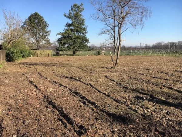 Terrain 650 m²