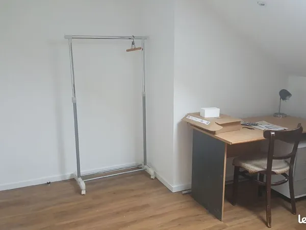 Chambre lumineuse , entièrement rénovée, chez l'habitant