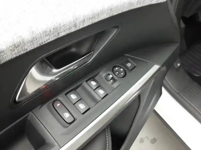 Peugeot 5008 hybrid 136 e-dcs6 — photo 18