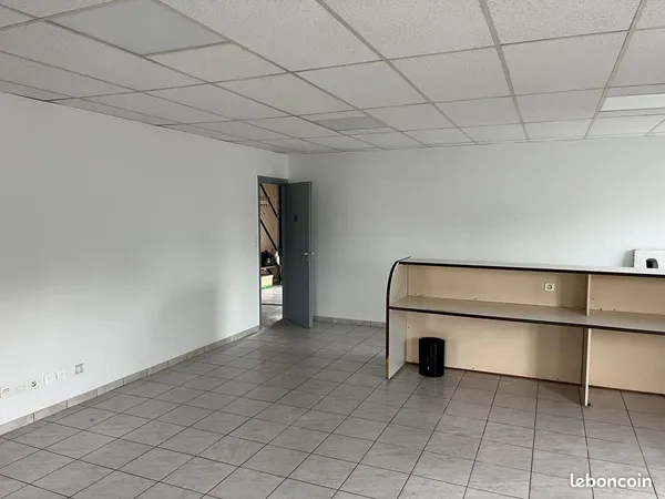 à louer - Bureaux professionnels de 120m² - Disponible début décembre