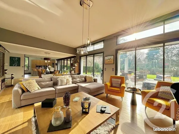 Villa 9 pièces 255 m²