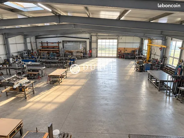 Local 2142 m² Montaigu-Vendée