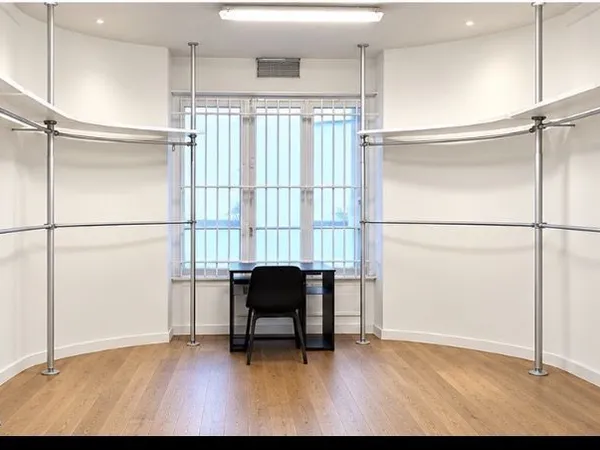 Local commercial 100 m² PARIS 18