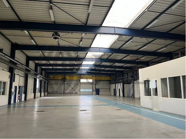 Local d'activité 1934 m²