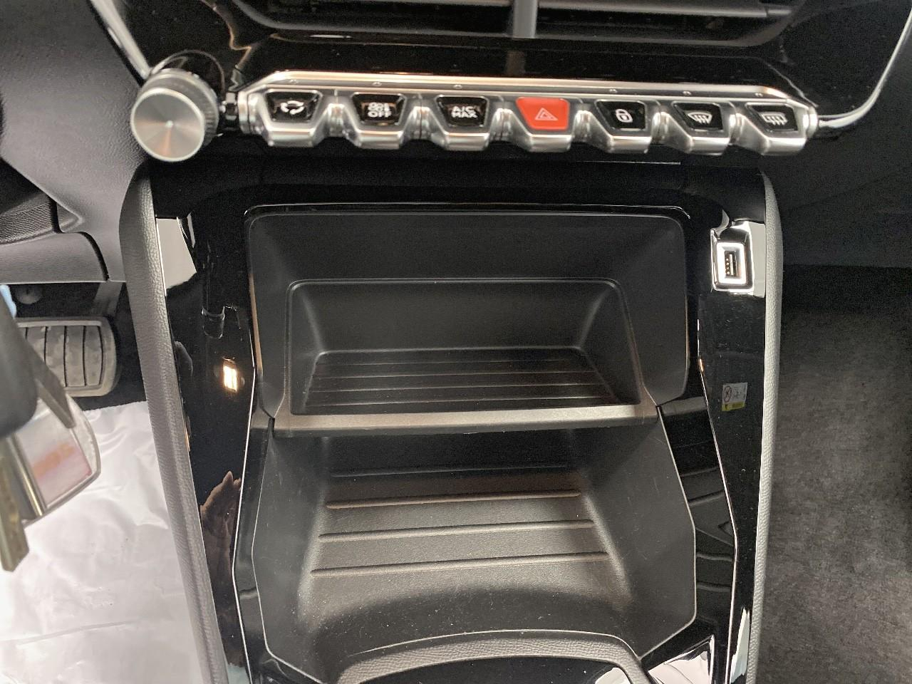 Peugeot 2008 puretech 130 s&s eat8 style — photo 15