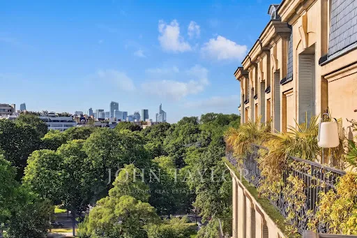 Appartement 9 pièces 329 m²