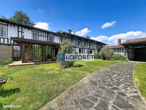 Maison 6 pièces 232 m²