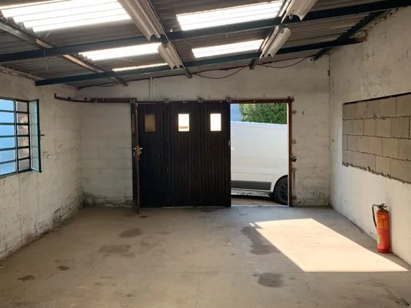 Locale 60 m2 sécurisé