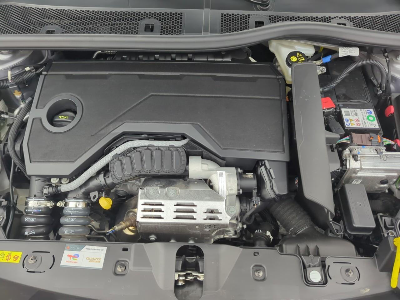 Peugeot 2008 hybrid 145 ch e-dcs6 allure — photo 16
