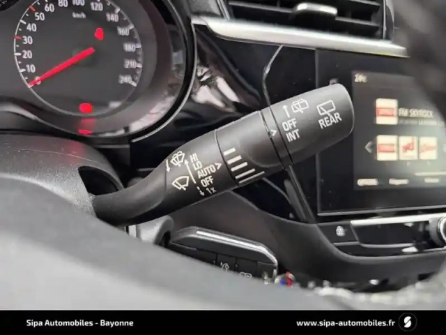 Opel Corsa 1.2 turbo 100 ch bvm6 — photo 17