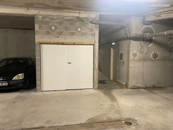 Garage grande hauteur dans résidence sécurisée