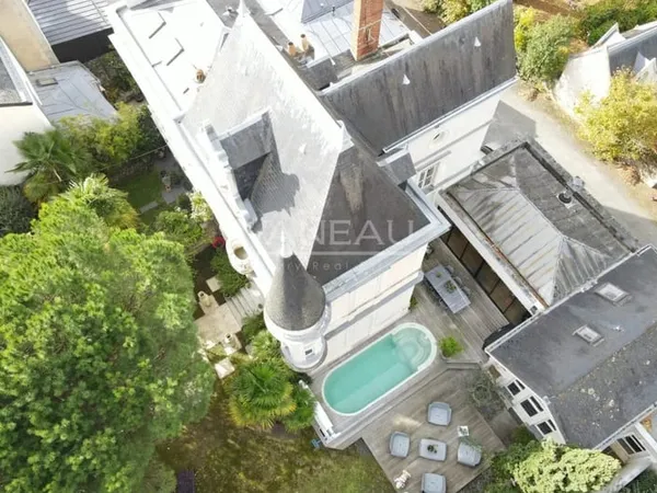 Somptueux Manoir rénové au coeur d' Angers avec piscine