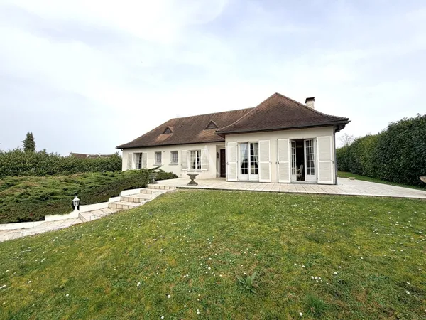 BELLE VILLA - FUSSY