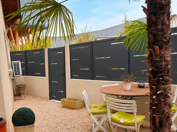 ​Rareté - T1 Duplex de charme refait à neuf + Terrasse/Jardin privatif - DPE B - Eaux-Claires