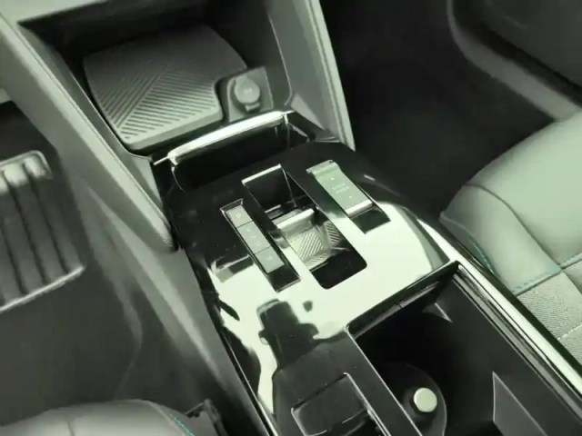 Citroën C4 puretech 130 s&amp;s eat8 c-series — photo 24