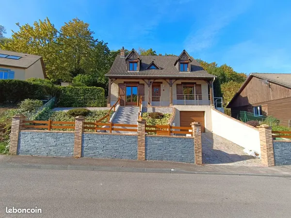 Maison familiale avec grand sous-sol