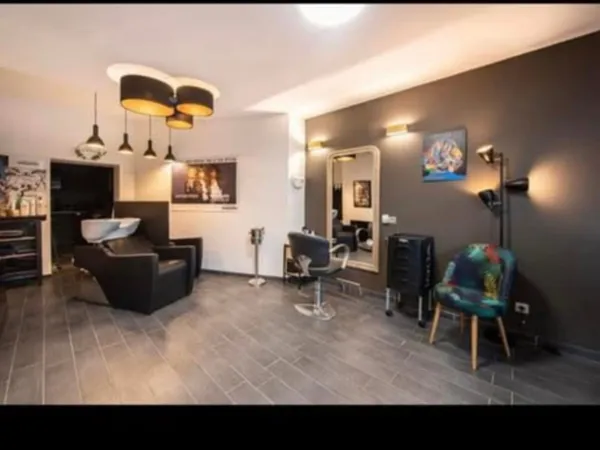 Immeuble commerce salon de coiffure