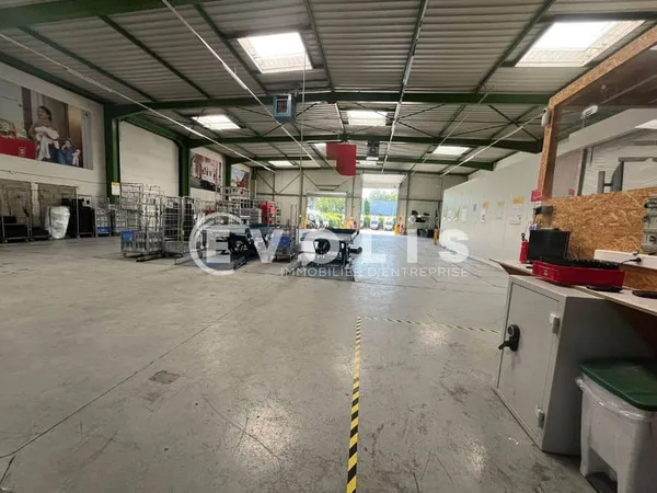 Local d'activité 844 m²