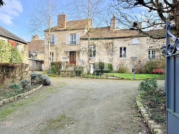 Maison 9 pièces 218 m²