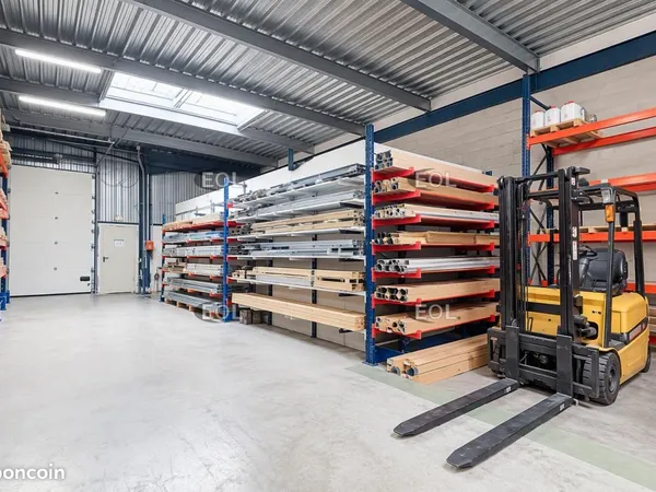Local bureaux 200 m²
