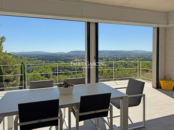A vendre - Maison contemporaine avec vue panoramique au pied du Luberon