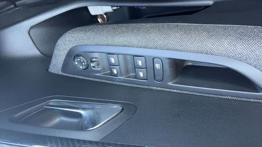 Peugeot 208 1.2 PureTech 100 - Style – 2022 – 41782 km – Essence – Boîte Manuelle — photo 13