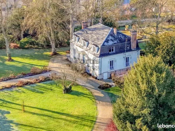 Maison 8 pièces 244 m²