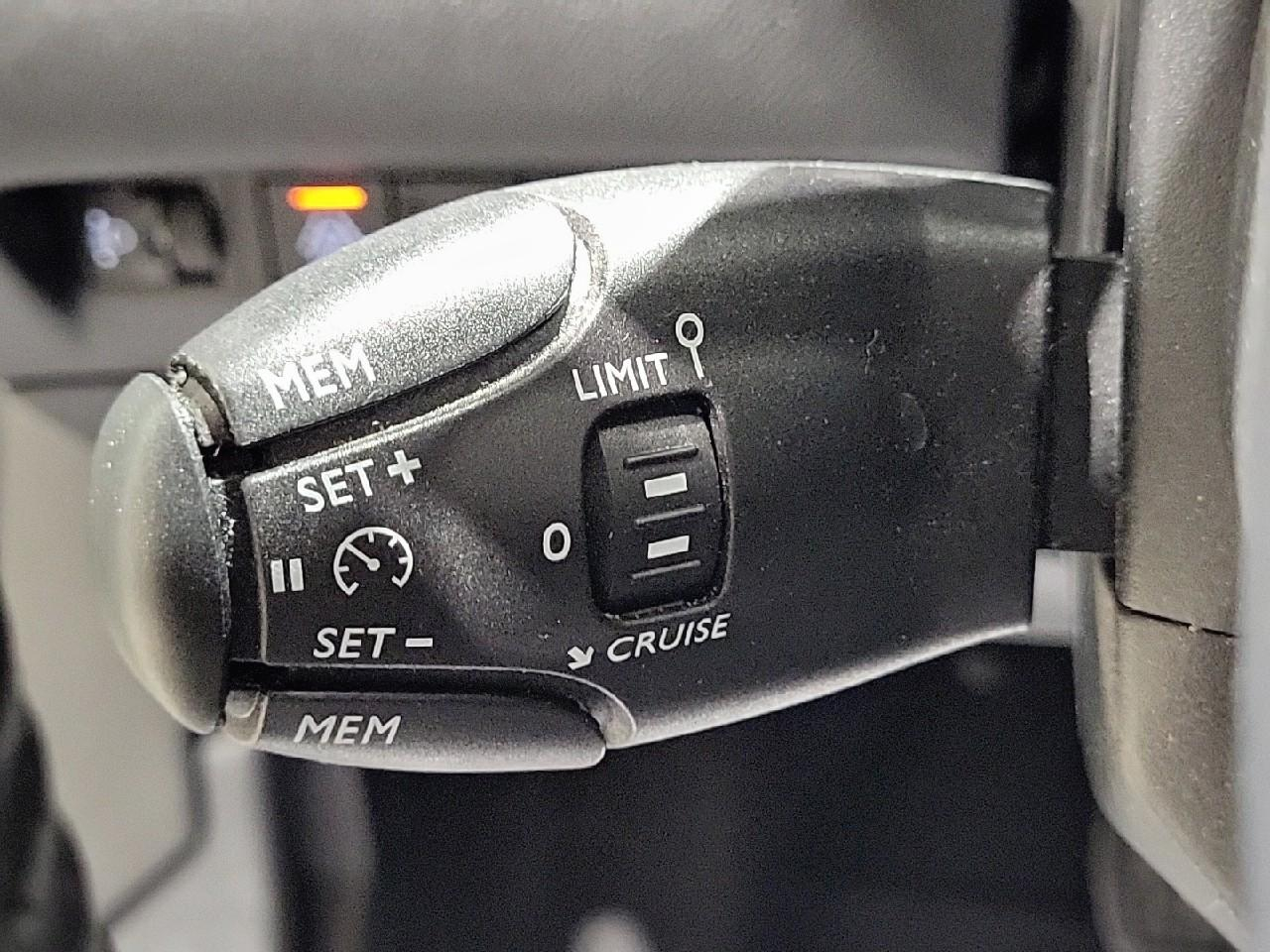 Peugeot 2008 puretech 130 s&s eat8 allure — photo 22