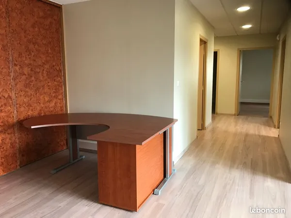 Bureaux à louer 130m2 à Changé