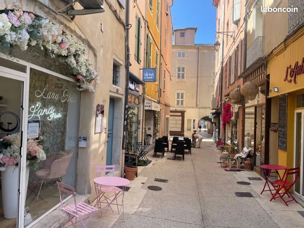 Investissez dans un emplacement de choix au coeur de Montélimar