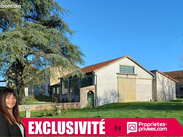 Parking 130 m² Commelle Vernay
