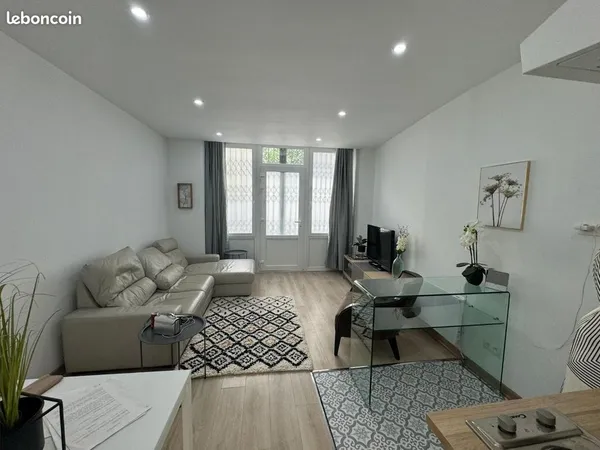 APPARTEMENT 2 PIÈCES METRO COMMERCE PARIS 15eme
