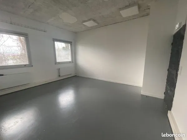 Local 368 m² Nanterre