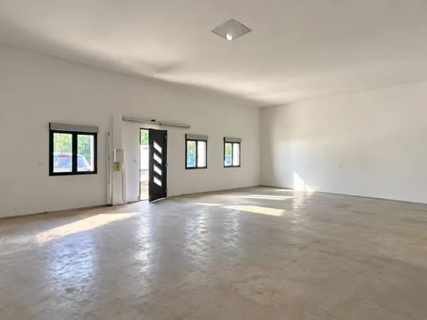 LOCAL COMMERCIAL DE 80 M² A LOUER