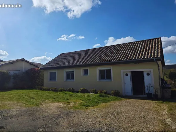 Maison de plain-pied rénovée - 3 Ch - Terrain 1015m² - Vue dégagée - Chânes (10 min Mâcon)