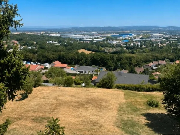 Grenay (38540) - Terrain constructible de 500 m