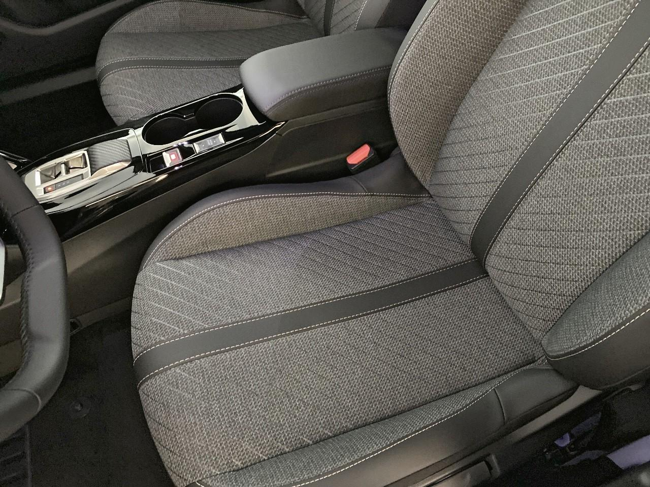 Peugeot 2008 hybrid 145 ch e-dcs6 allure — photo 9
