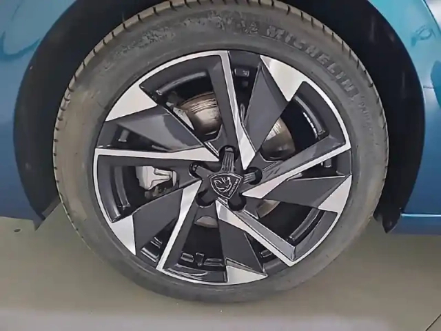 Peugeot 308 hybrid 145 e-dcs6 — photo 33
