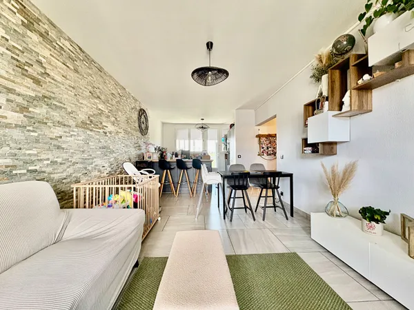 Appartement rénové T4 dernier étage avec loggia balcon et cave Gardanne