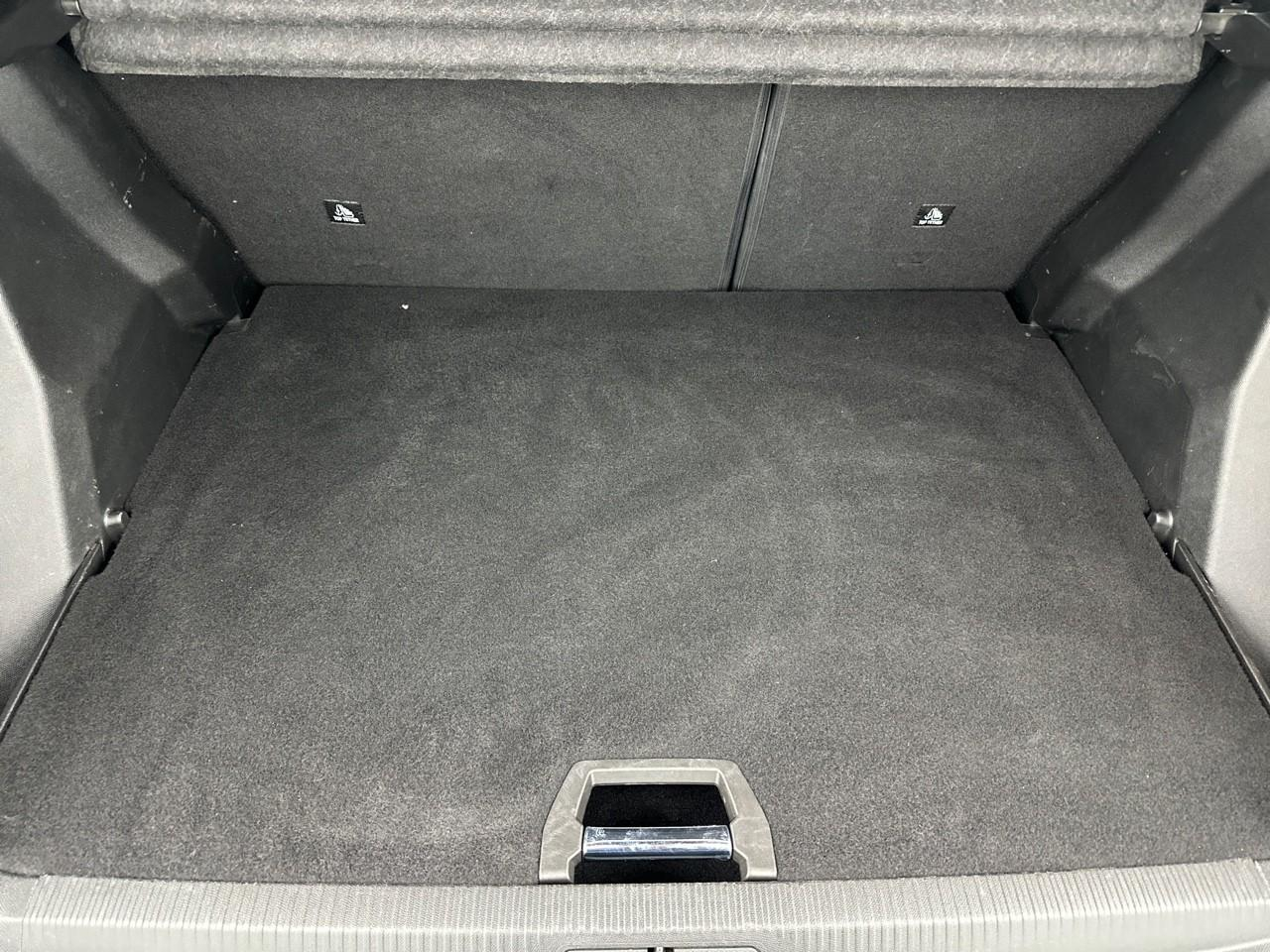 Peugeot 2008 puretech 130 s&s eat8 gt pack — photo 6