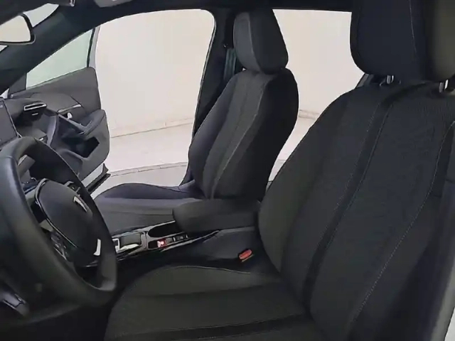 Peugeot 2008 electrique 54 kwh 156 ch — photo 20