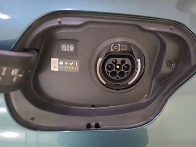 Peugeot 308 sw phev 180 e-eat8 — photo 21