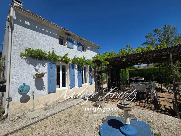 Propriété avec maison, 2 gîtes, 2 piscines et dépendance - Saint-Loup (17380)