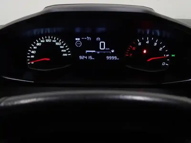 Peugeot 208 1.2 puretech 75ch s&amp;s active pack — photo 14