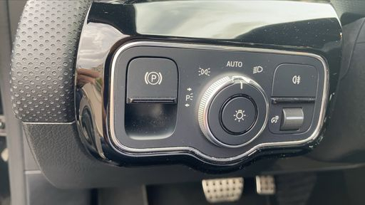 Mercedes Classe A 200 163 7G-DCT - Amg Line + – 2019 – 53175 km – Essence – Boîte Automatique — photo 18