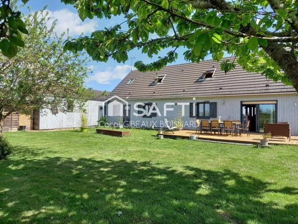 Beau pavillon avec 4 chambres, 2 garages et terrain