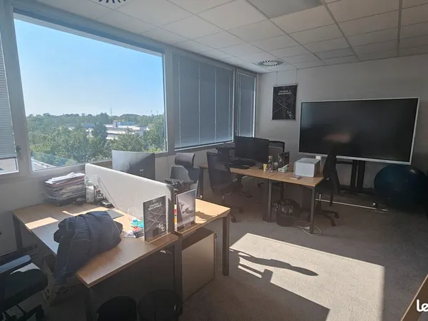 Location de bureau au sein d'un plateau