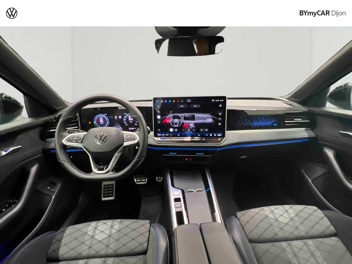 Volkswagen Passat 1.5 eHybrid 272 DSG6 — photo 9