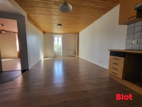 A LOUER - LE RHEU - CENTRE - APPARTEMENT DUPLEX - 3 CHAMBRES