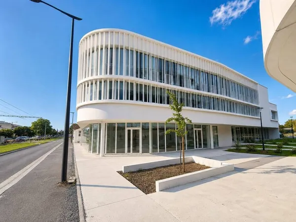 Local commercial 273 m²